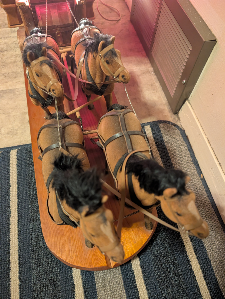 Vintage Horse Drawn Wagon Lamp - photo 3