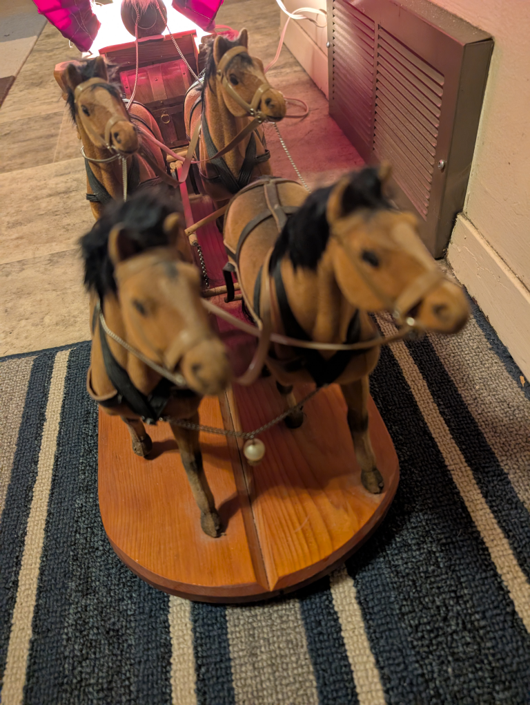 Vintage Horse Drawn Wagon Lamp - photo 4