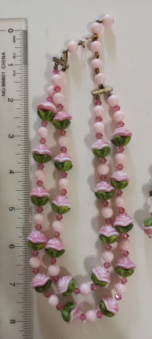 Vintage necklace with matching earrings image indicator(3)