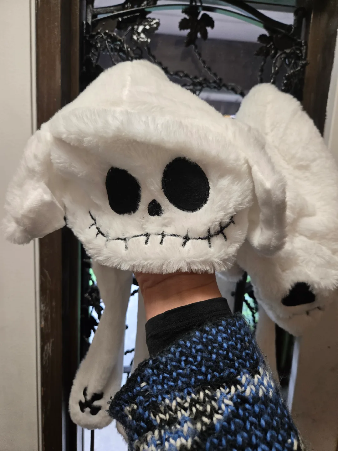 Skull Plush Hat with Moving Ears image indicator(2)