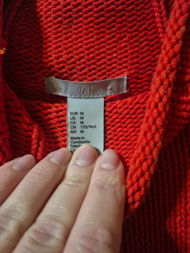 H&M Red Knit Sweater - Size M image indicator(2)