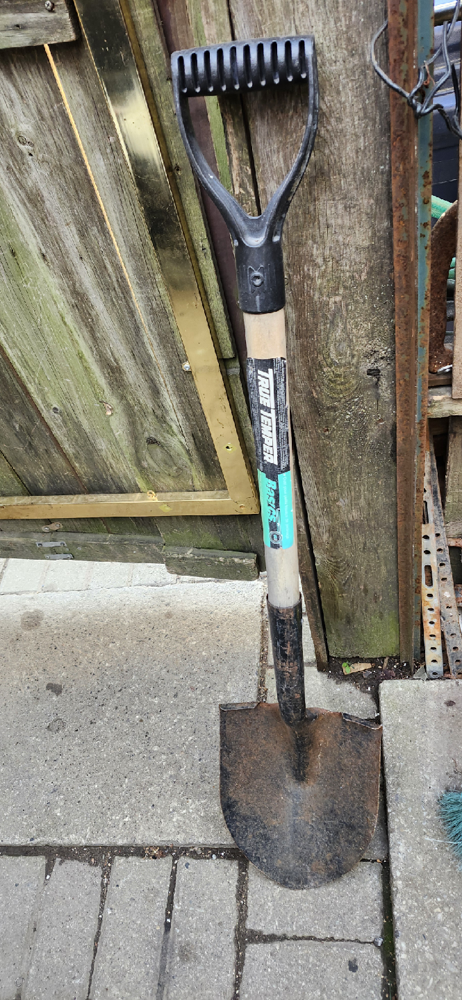 True Temper Shovel 38" long- Made in Canada for new 26 $ +taxes - photo 2
