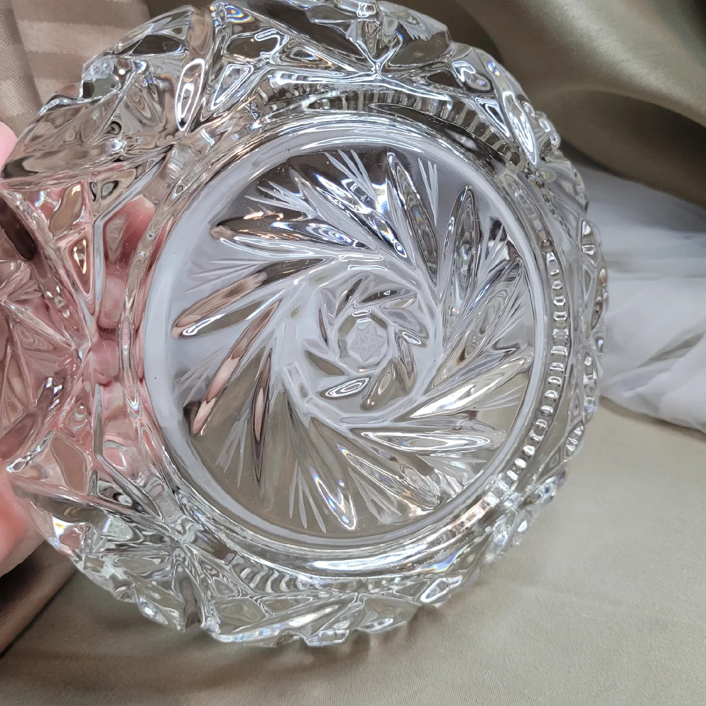 Beautiful 6 1/2" x 2 1/2" Solid Heavy Chrystal Ashray image indicator(2)