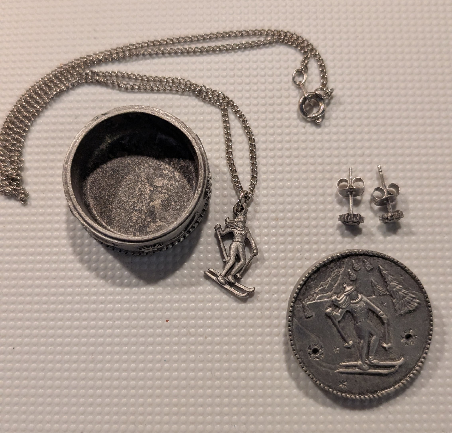 Ms Dee Vintage Pewter trinket box with cat - photo 2