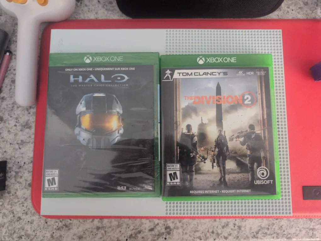 Xbox One S Console - White image indicator(3)