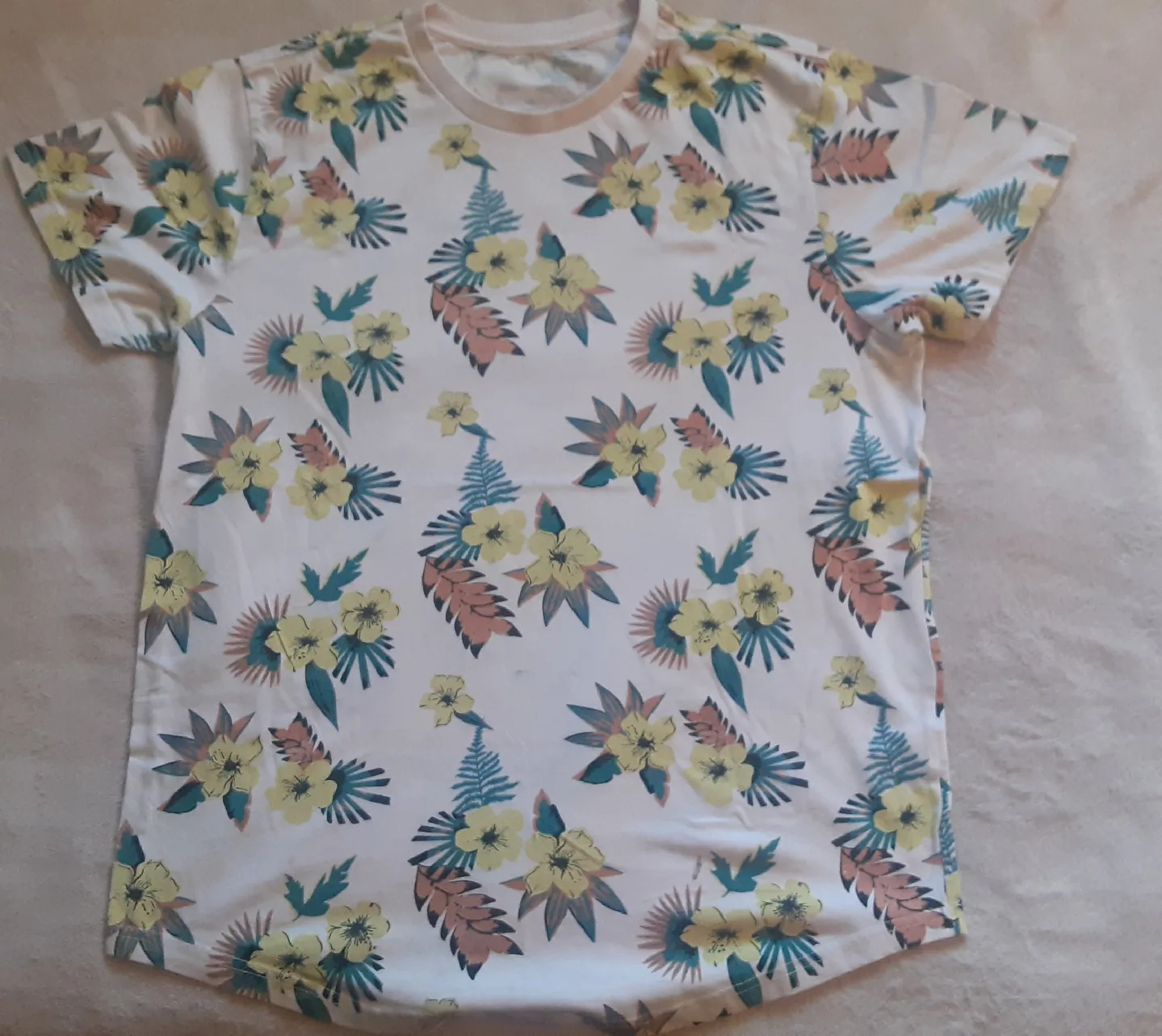 Aeropostale Floral T-Shirt - Size Large image indicator(5)