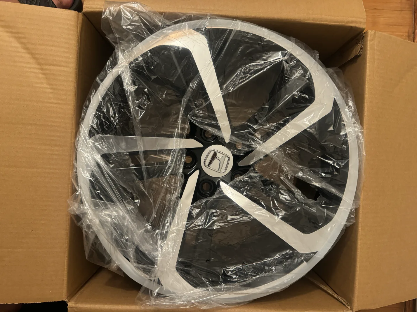 Honda Accord 19" Wheel Rim - New in Box! image indicator(3)