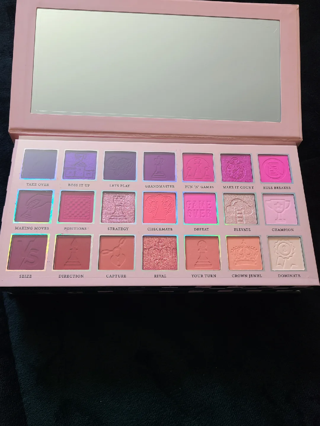 NEW Plouise Watch The Queen Conquer Eyeshadow Palette image indicator(3)