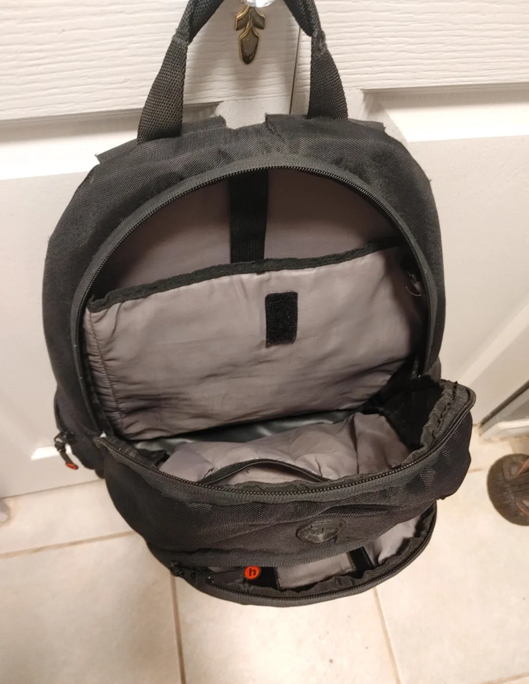 Black Backpack image indicator(2)