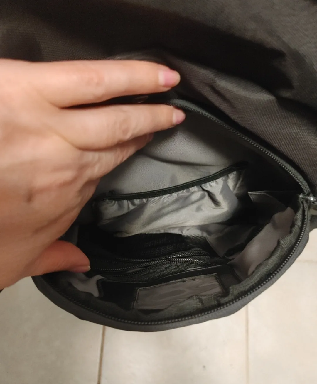 Black Backpack image indicator(6)