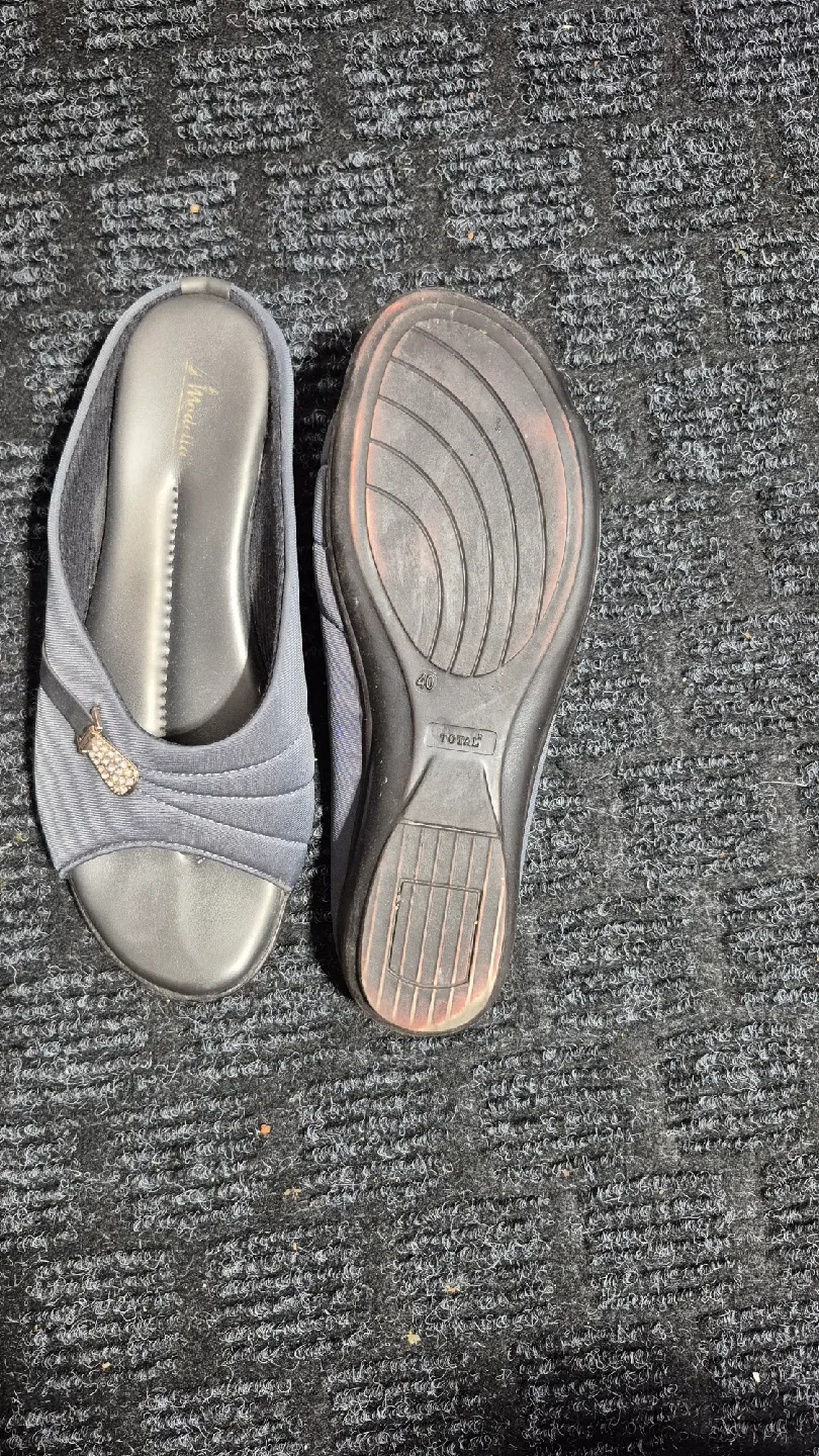 Manolita Grey Slides Size 40 image indicator(3)