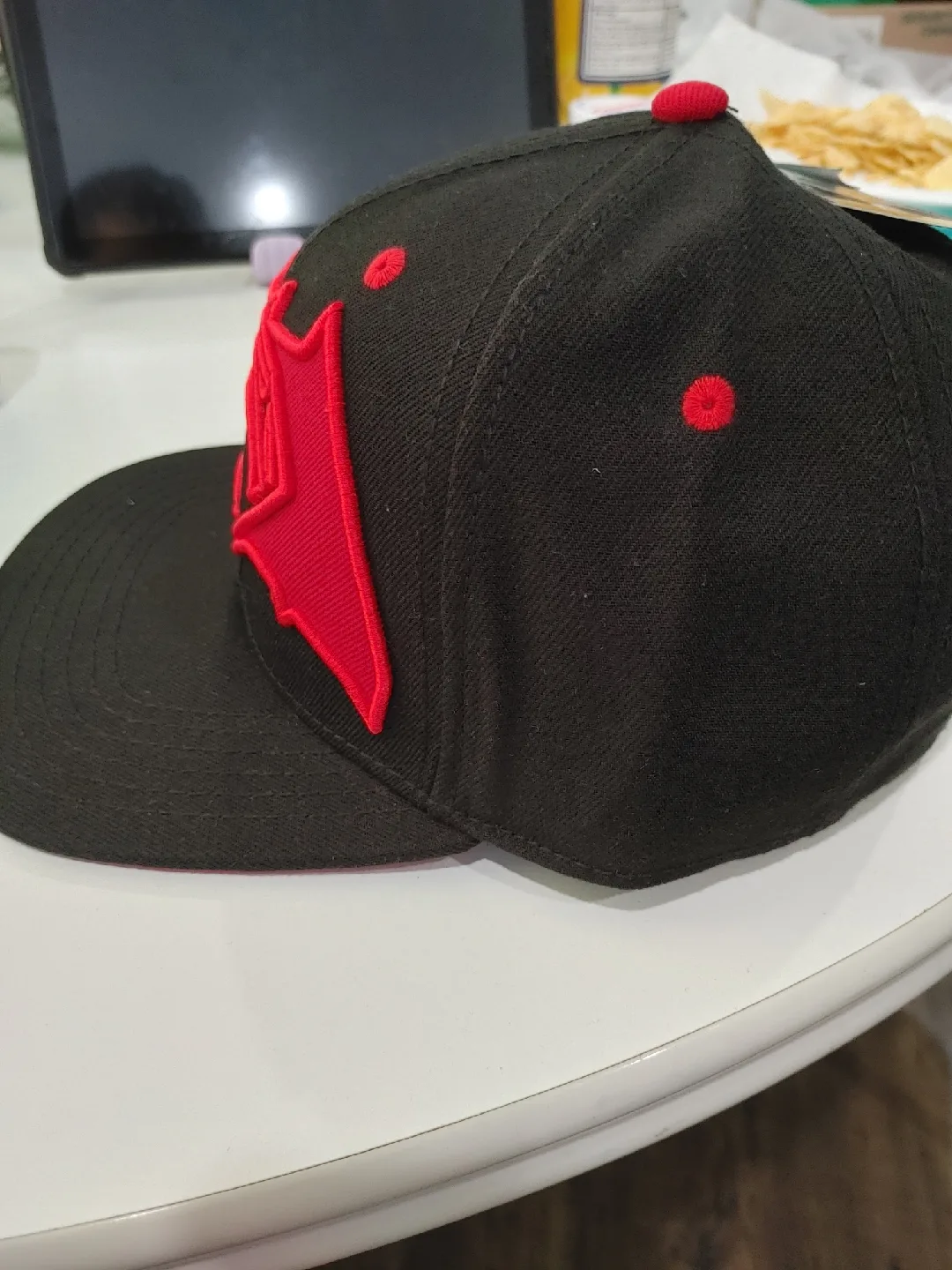 🧡AUTHENTIC BATMAN V. SUPERMAN CAP BRAND NEW image indicator(2)