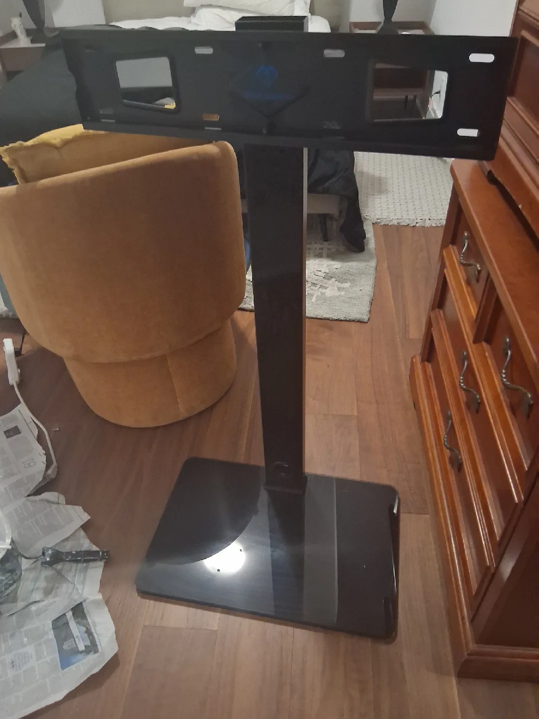 PERLESMITH Universal TV Stand - Black image indicator(4)