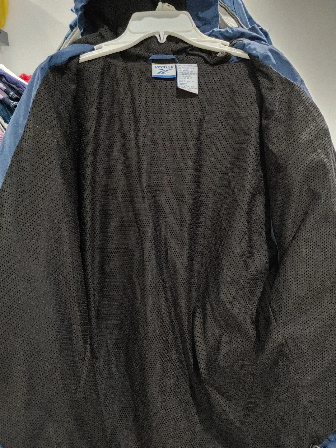 🧡REEBOK LIGHTWEIGHT JACKET FITS MENS MEDIUM TO LARGE image indicator(4)