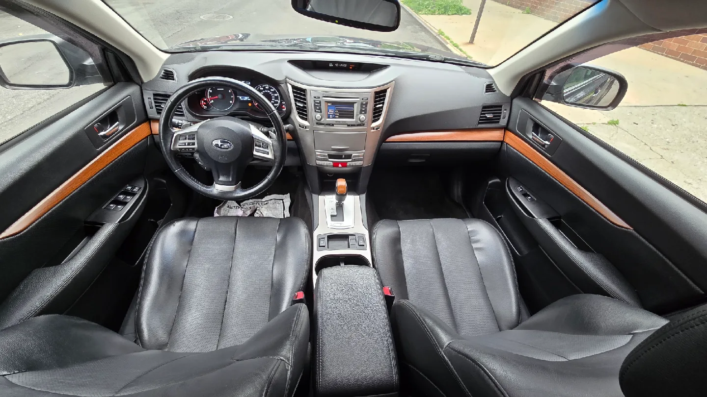 2014 Subaru Outback Limited Wagon 4D image indicator(9)