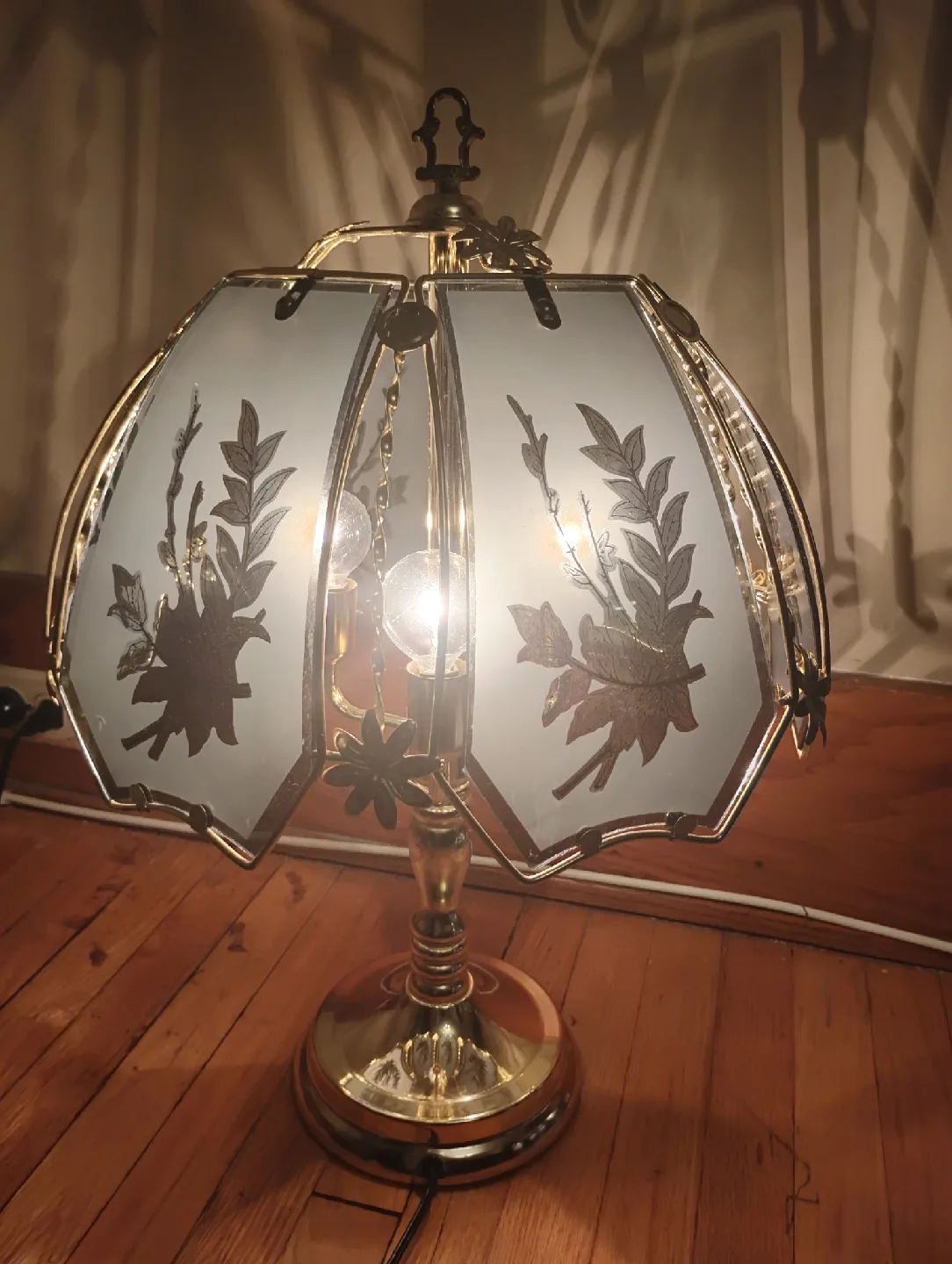 Vintage Floral Accent Lamp image indicator(3)