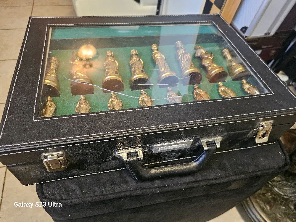 Vintage Pewter/Gold Chess Set with Case image indicator(6)