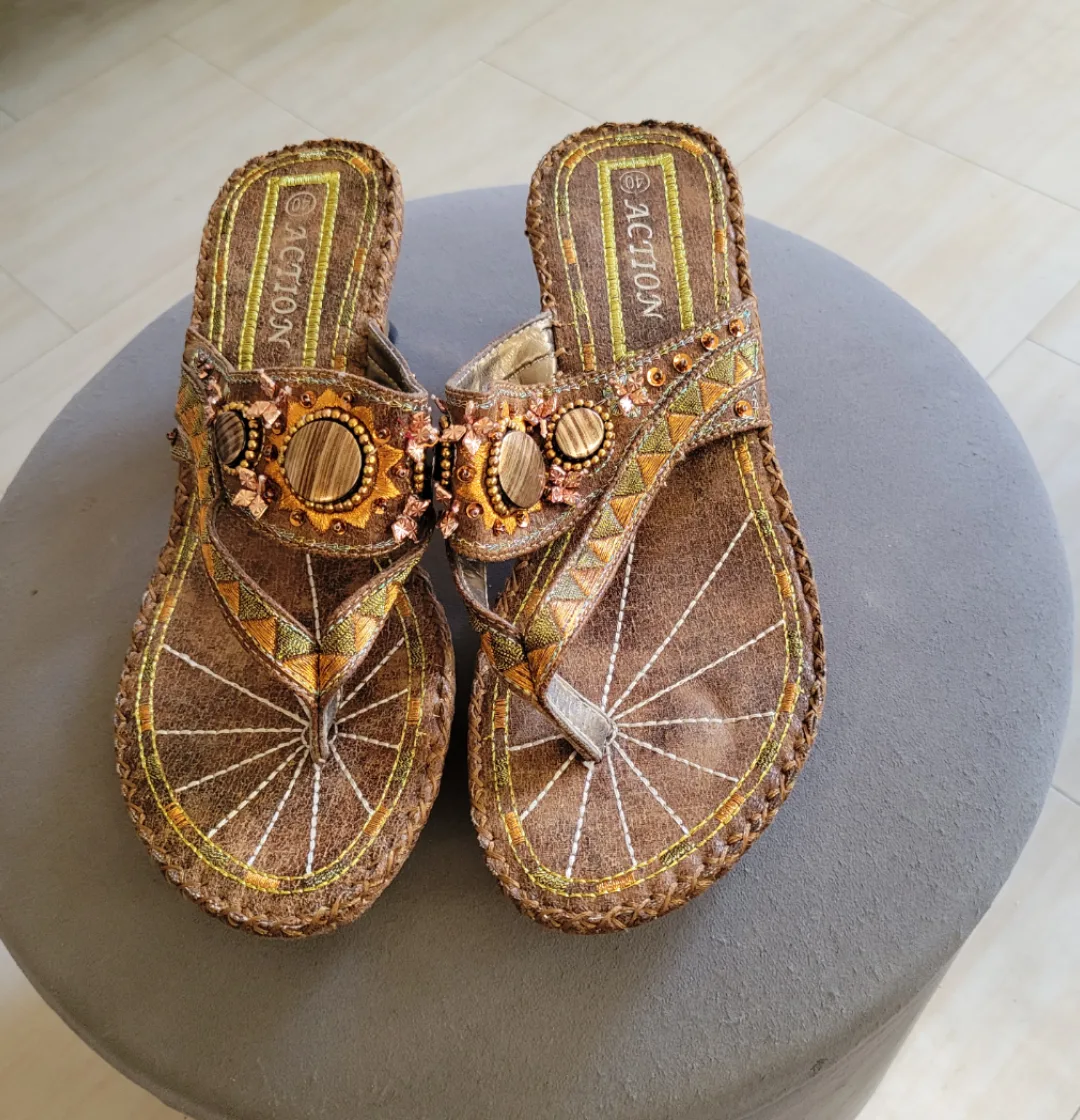 Action Brown Sandals image indicator(2)