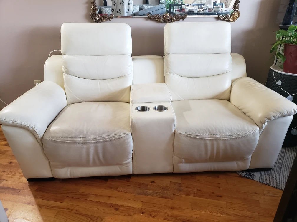 White Leather Loveseat Recliner w/ Console. - photo 2
