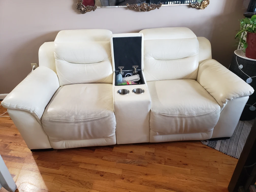 White Leather Loveseat Recliner w/ Console. - photo 4