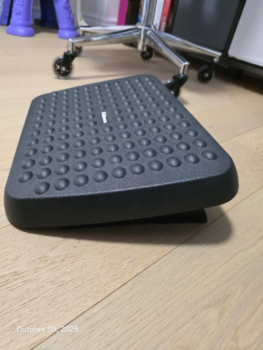 Desk Footrest image indicator(2)