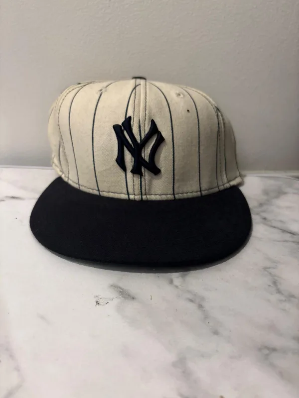 New York Yankees Fitted Hat thumbnail