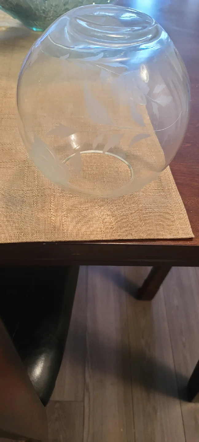 Floral Etched Glass Bowl image indicator(2)