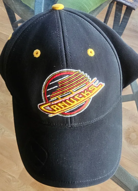 Vancouver Canucks Vintage Hockey Hat - M/L thumbnail