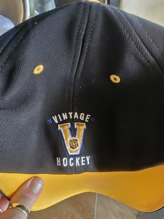 Vancouver Canucks Vintage Hockey Hat - M/L - photo 2