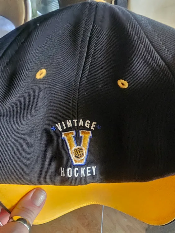 Vancouver Canucks Vintage Hockey Hat - M/L image indicator(2)