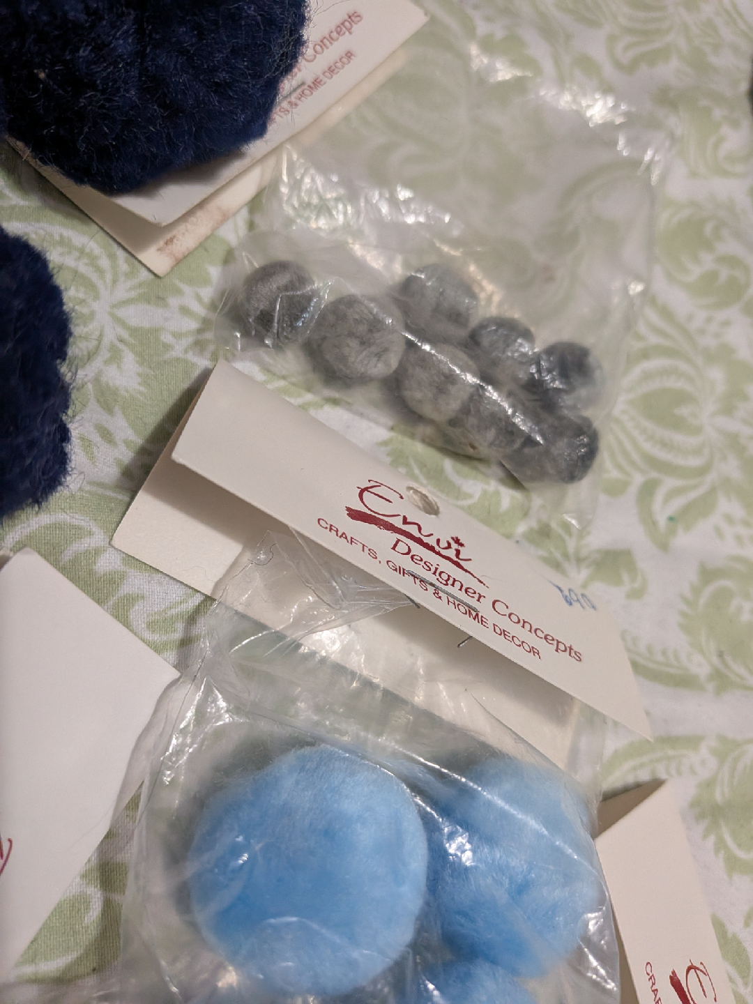 Collection of Pom Poms different colours & sizes - photo 5