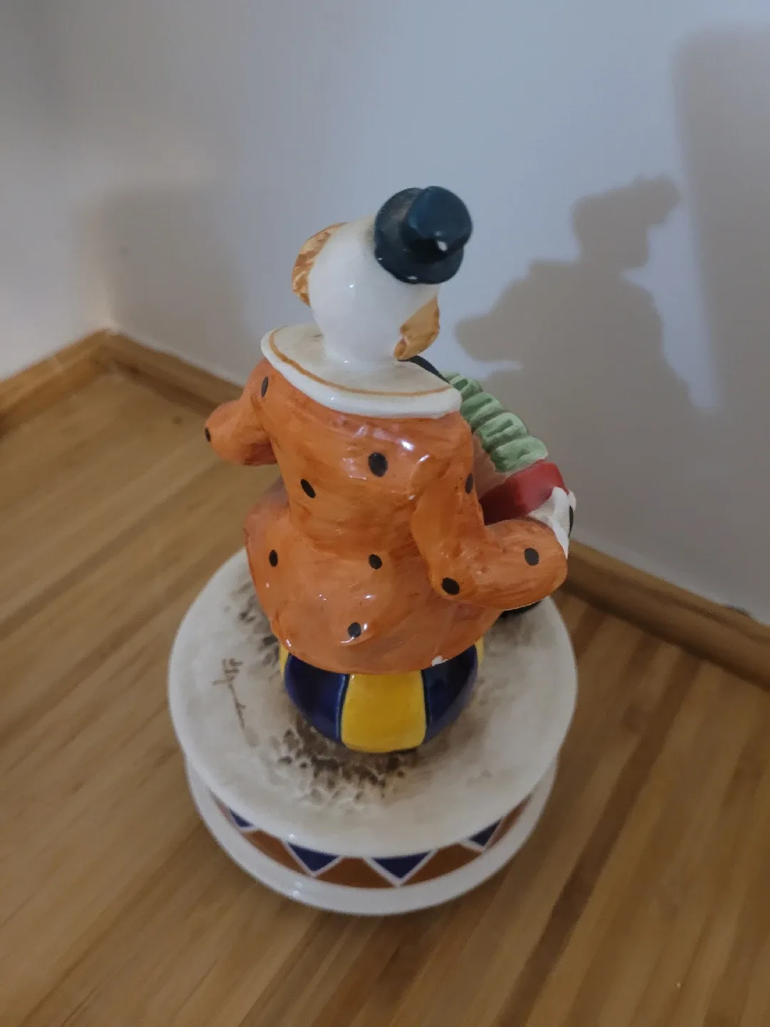 Clown with Accordion Figurine image indicator(4)