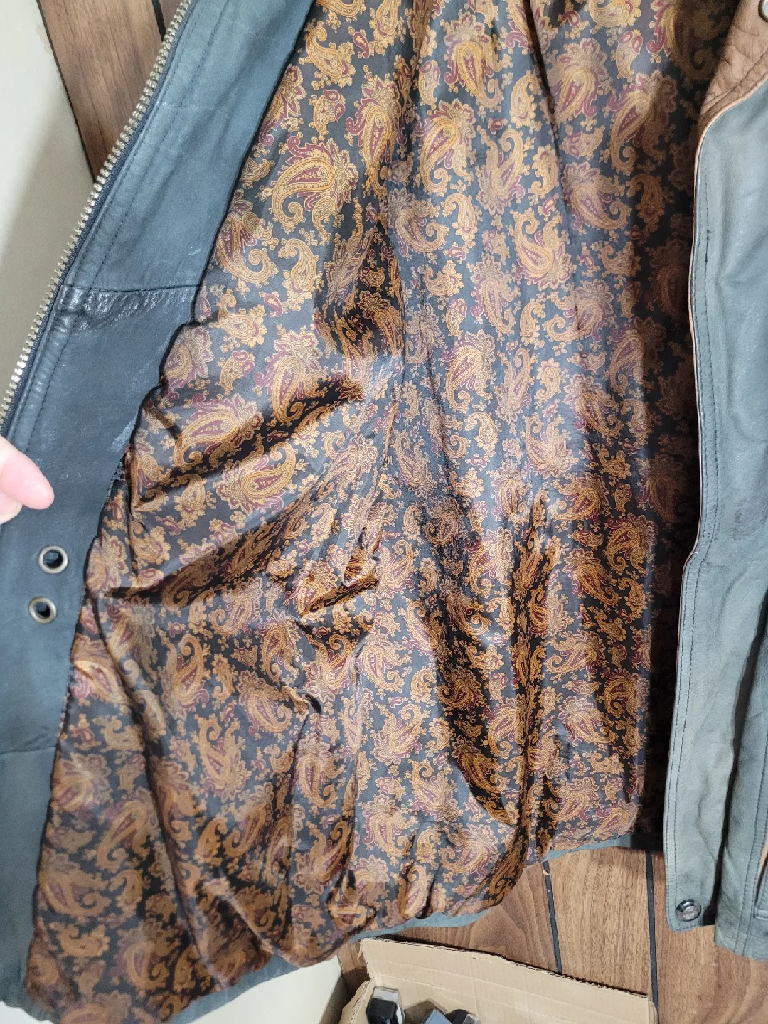 Vintage Leather Jacket - Size S image indicator(3)