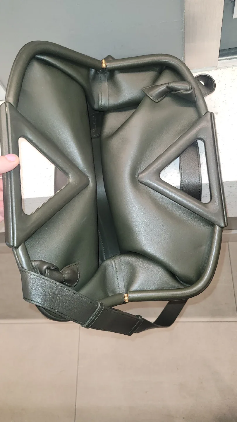 Authentic Bottega Veneta triangle bag image indicator(7)