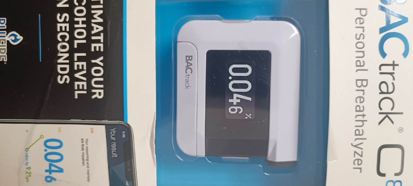 BACtrack C8 Personal Breathalyzer - Like New! - photo 3