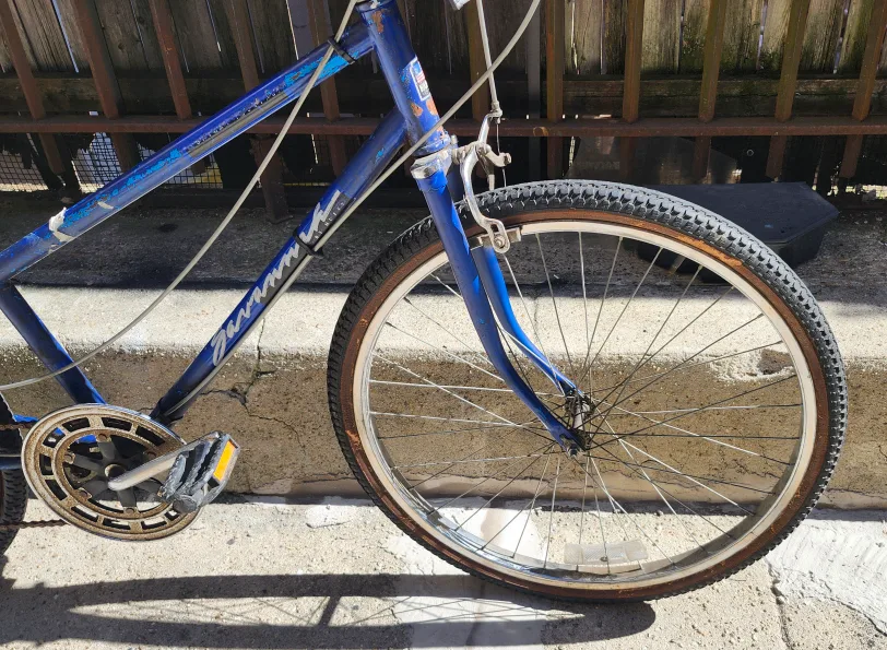 Huffy bike 17 3/4 frame 26 wheels 5 speed For parts or repair image indicator(8)