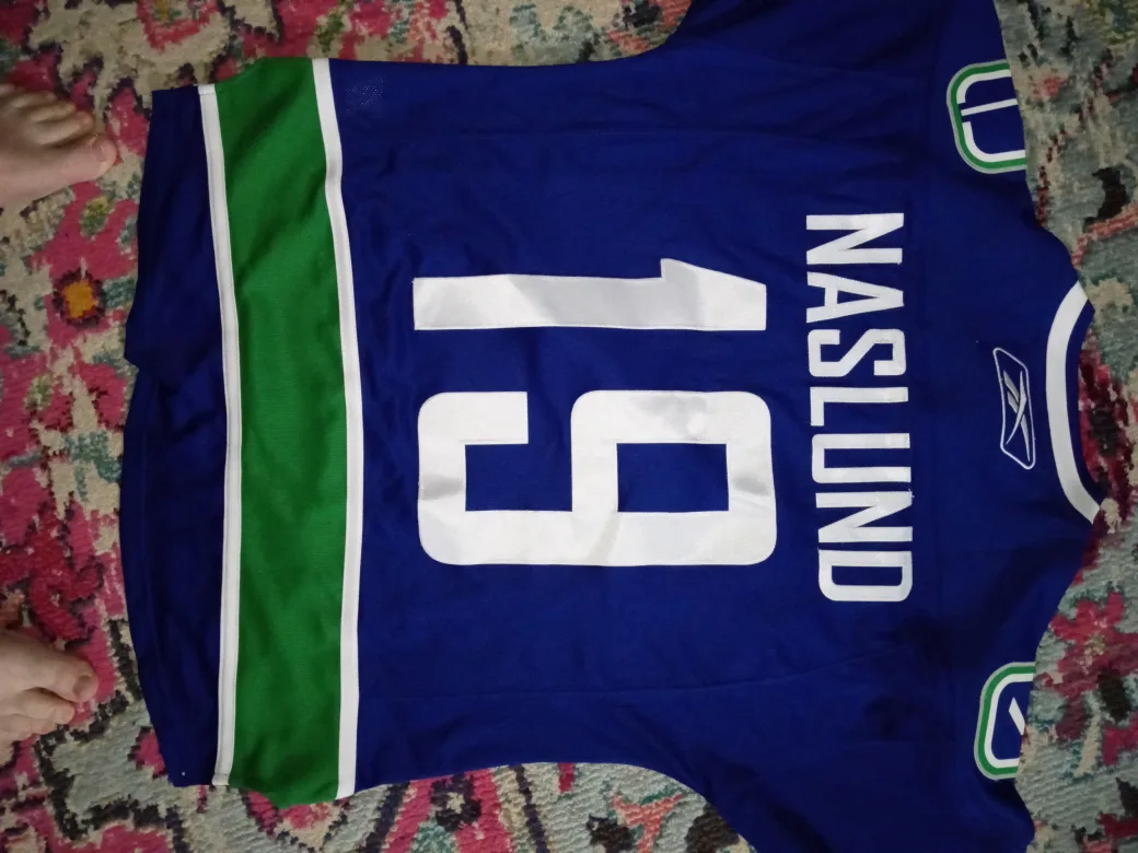 SignedReebok Vancouver Canucks Naslund #19 Jersey - Size M image indicator(4)