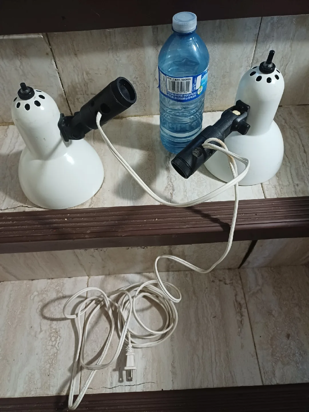 FREE Pair of attached White Lamps image indicator(2)