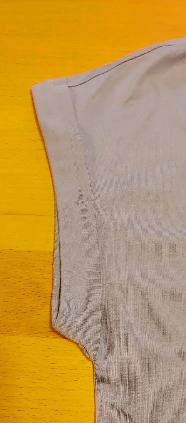 New Banana Republic T-Shirt - Size M image indicator(4)