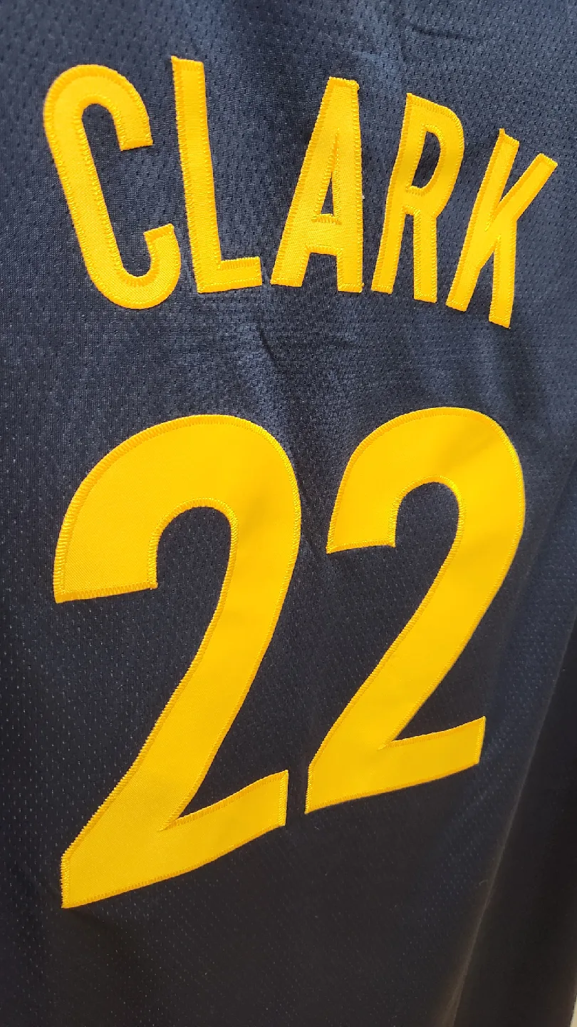 Basketball Jersey Men XL size - Caitlyn Clark *new image indicator(3)