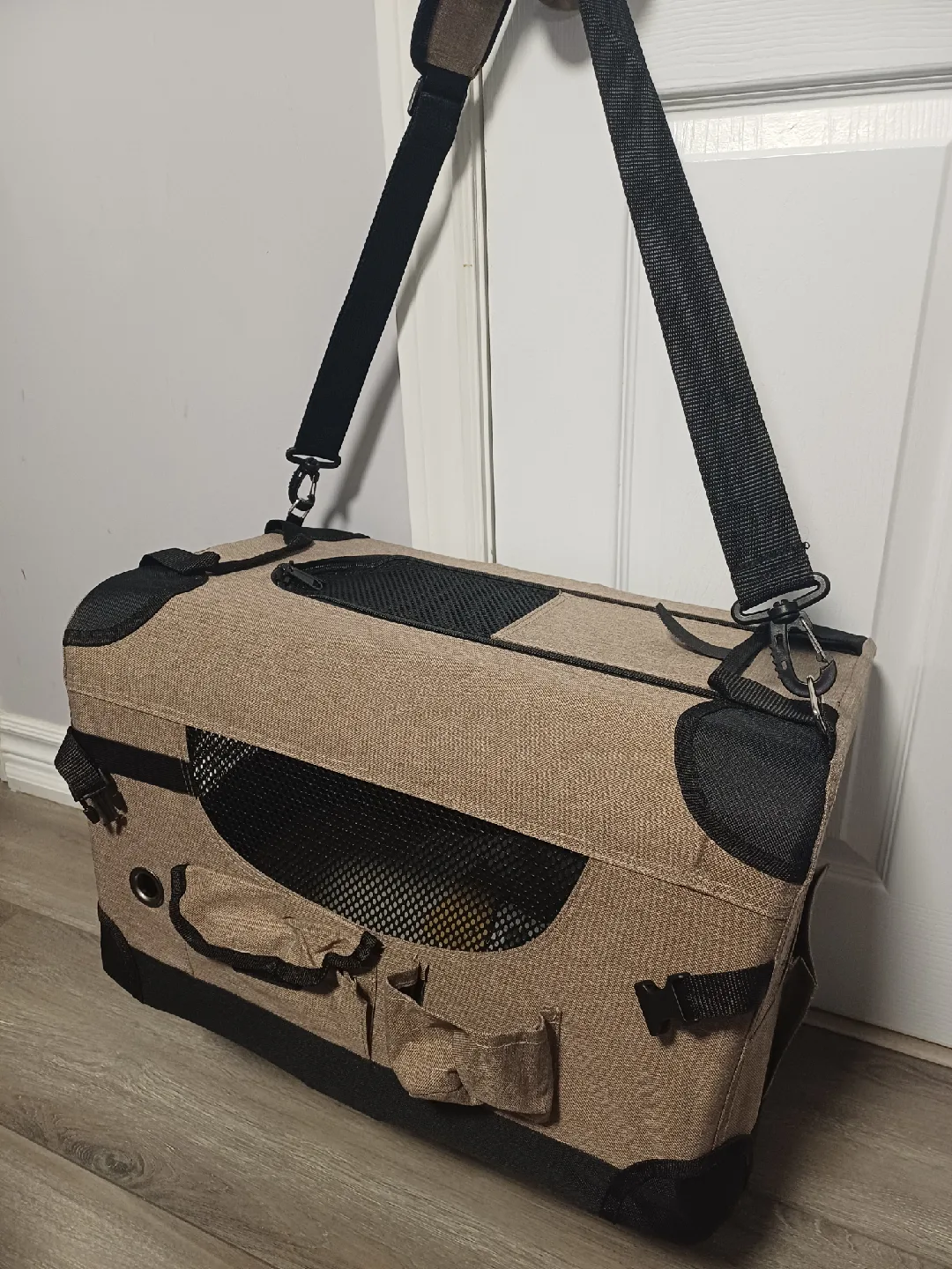 Veehoo Pet Carrier - Brown image indicator(7)