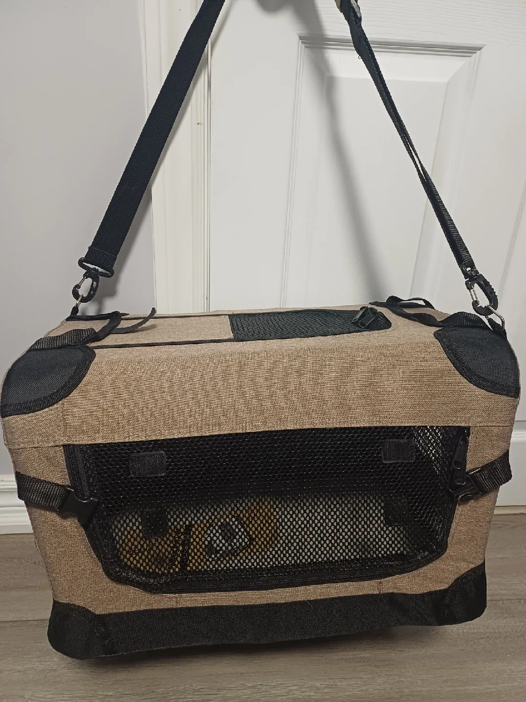 Veehoo Pet Carrier - Brown image indicator(8)