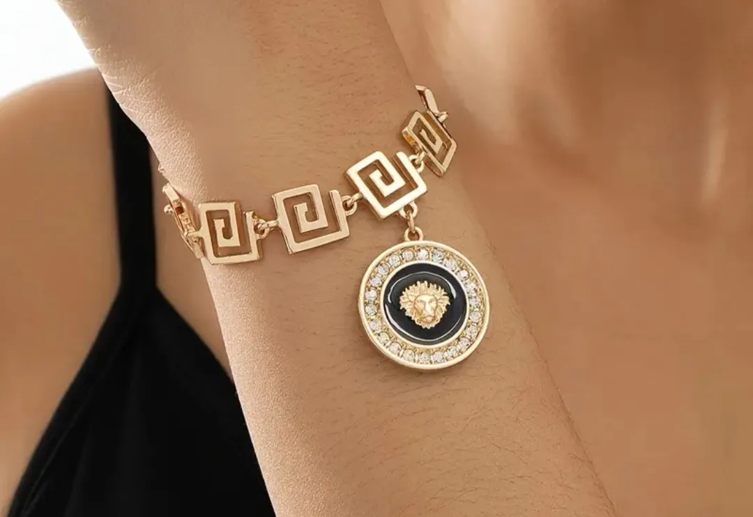 Brand New Lion Medallion - Jewelry Set image indicator(3)