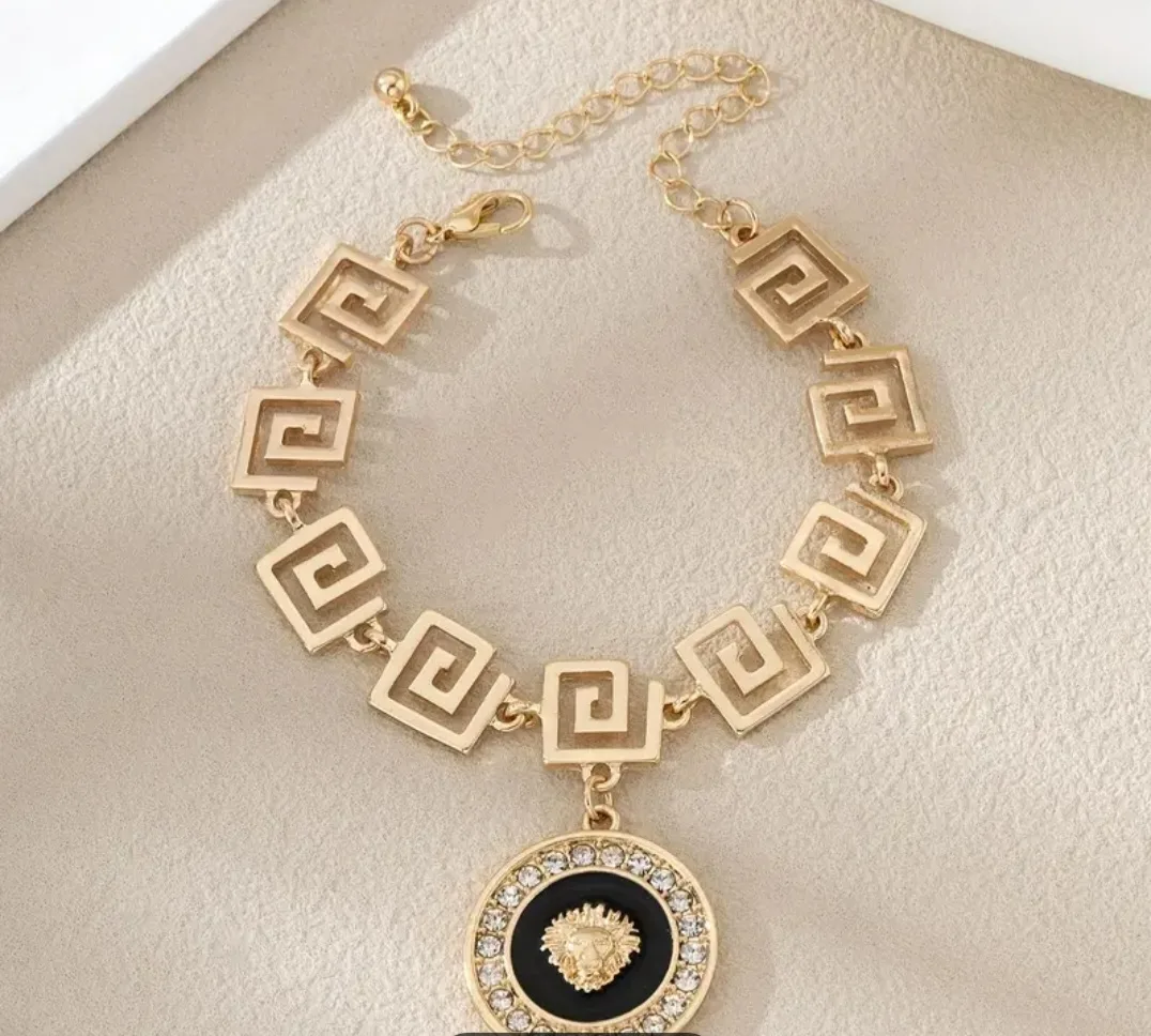 Brand New Lion Medallion - Jewelry Set image indicator(5)