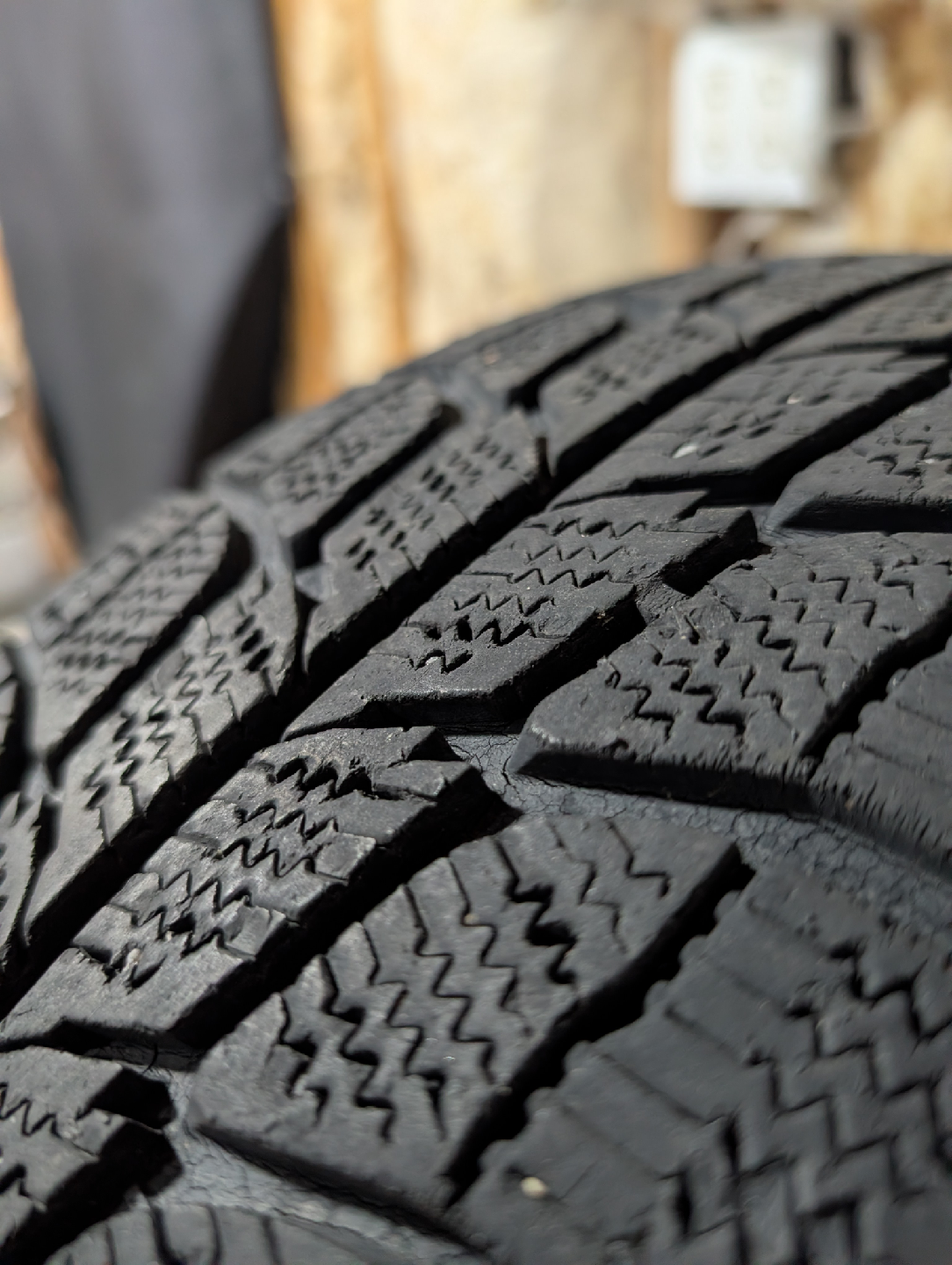 (4)-225/65R17 Winter Tires On Alloy Rims Off 2012 Toyota Rav 4 - photo 3