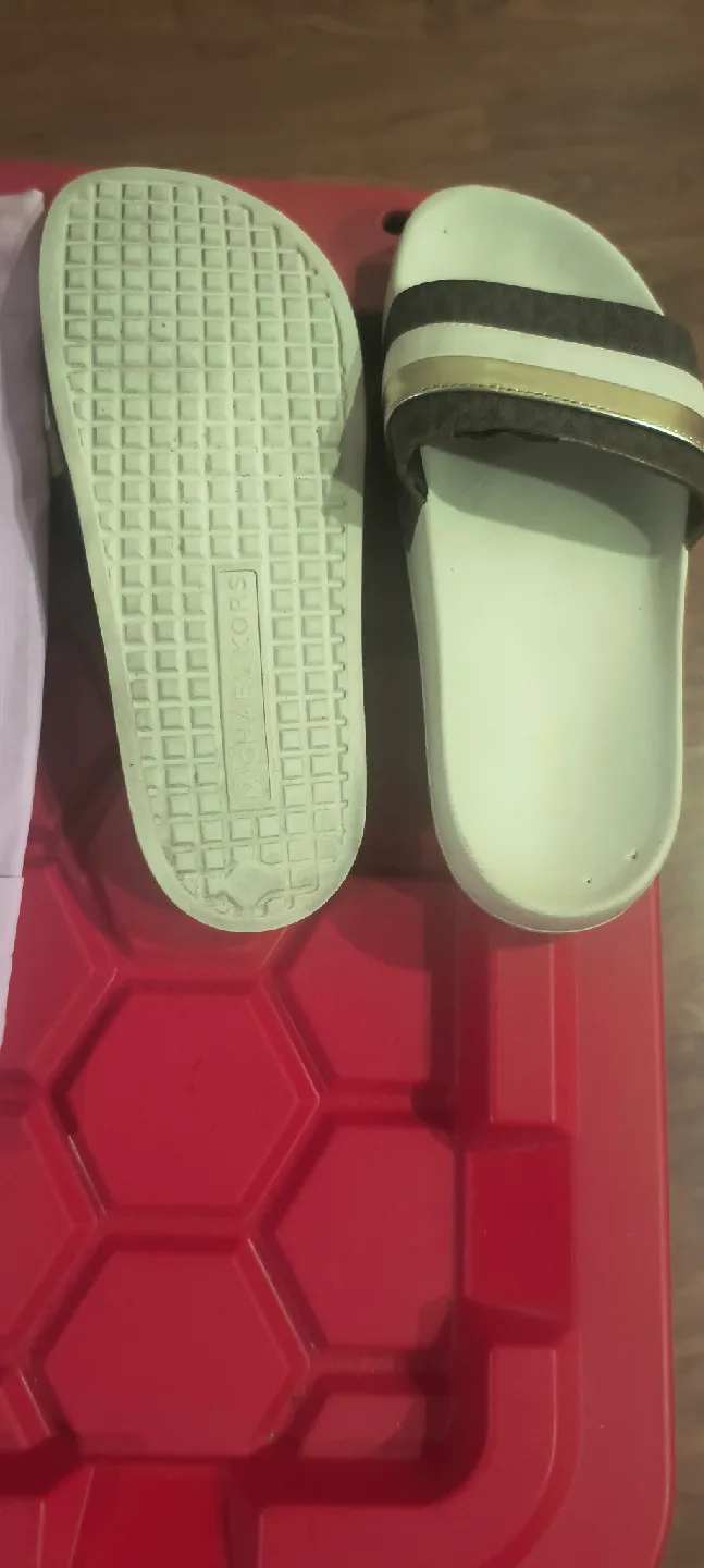 Michael Kors Slides size 8 thumbnail