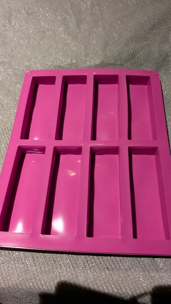 Moule à bars granolas en silicone rose image indicator(2)