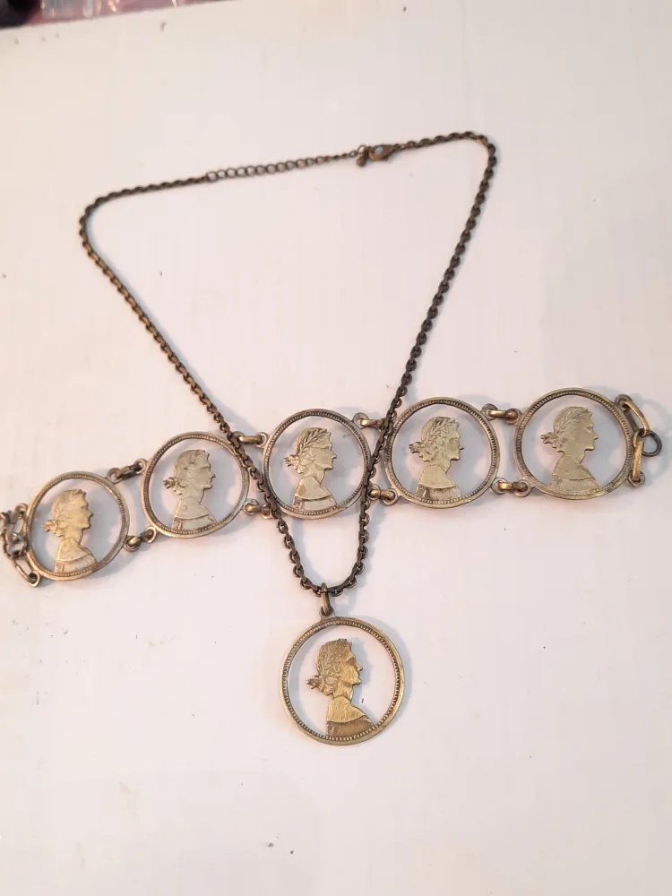 antic Cameo brass bracelet  and pendant image indicator(9)