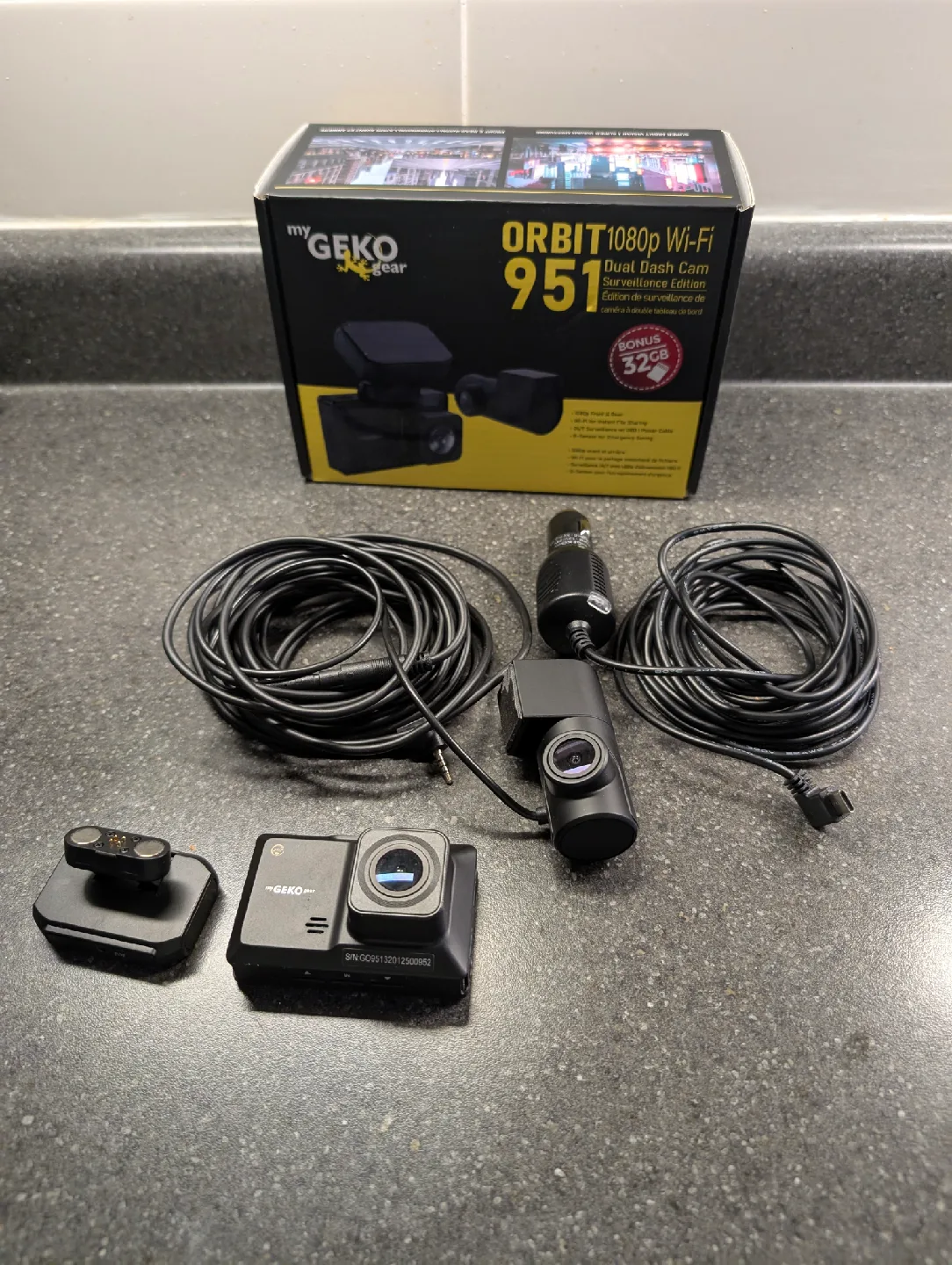 GekoGear Orbit 951 Dual Dash Cam - Like New! image indicator(3)