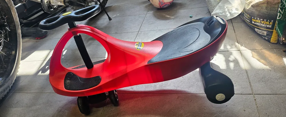 PlasmaCar Ride-On Toy - Red image indicator(2)